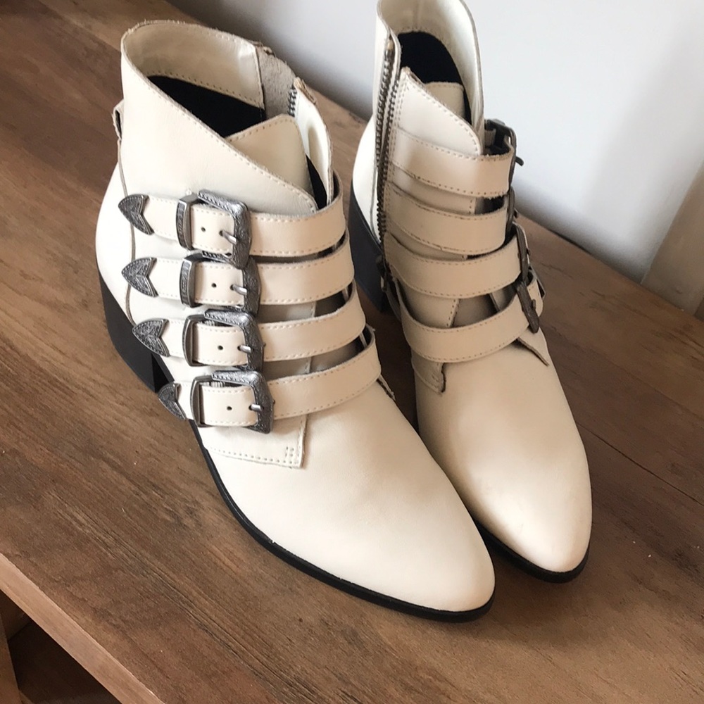 Steve Madden bootie